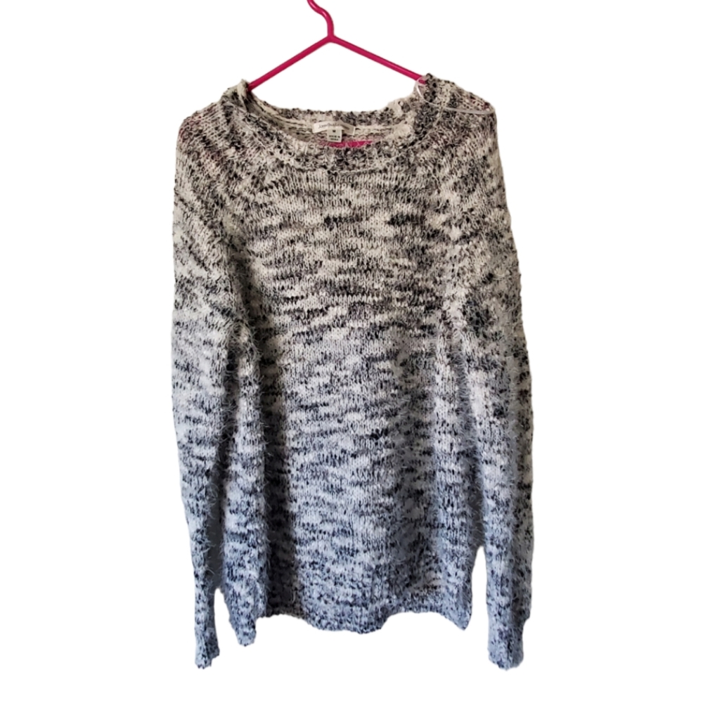 New* Jonh Paul Richard Sweater Size M Color White and Black